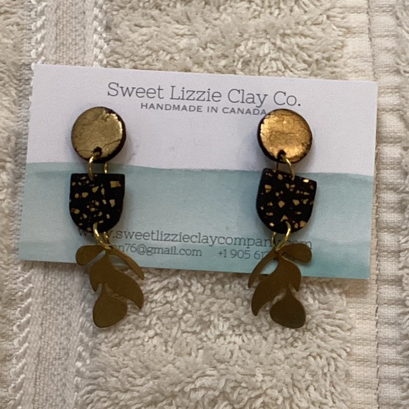 Sweet Lizzie Handmade Earrings - Picture 1 of 2
